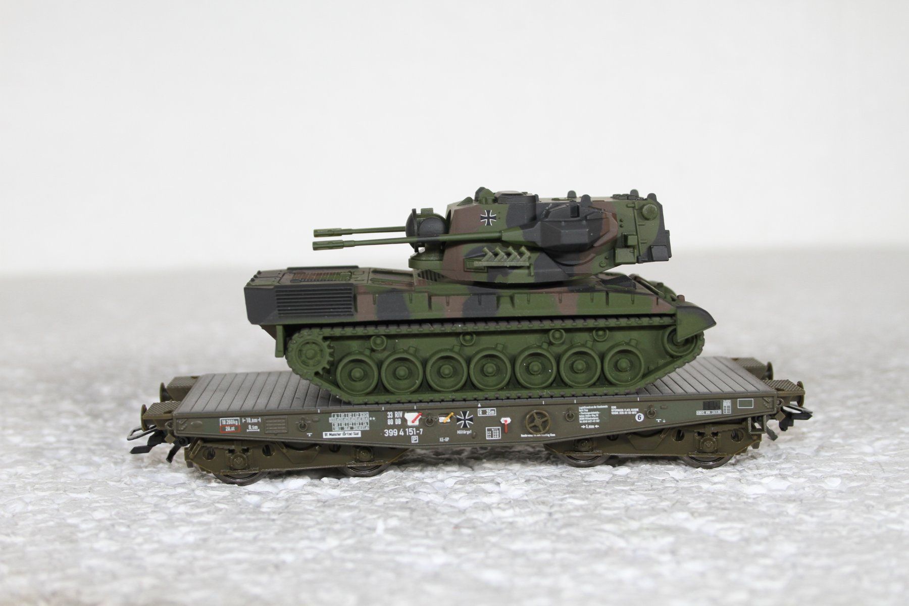 Märklin Modellini di ferrovie: Märklin 48712 Flachwagen mit Panzer Gepard – Usato da Triesen venduto da cor_62ts 1