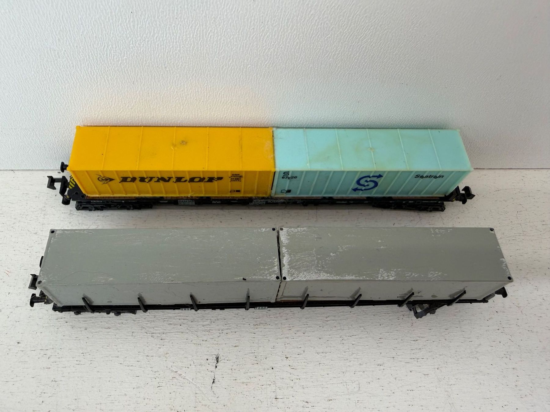 Trix Modellini di ferrovie: Trix Rungenwagen mit Containern – Usato da Büsserach venduto da ModellbahnDepot 4