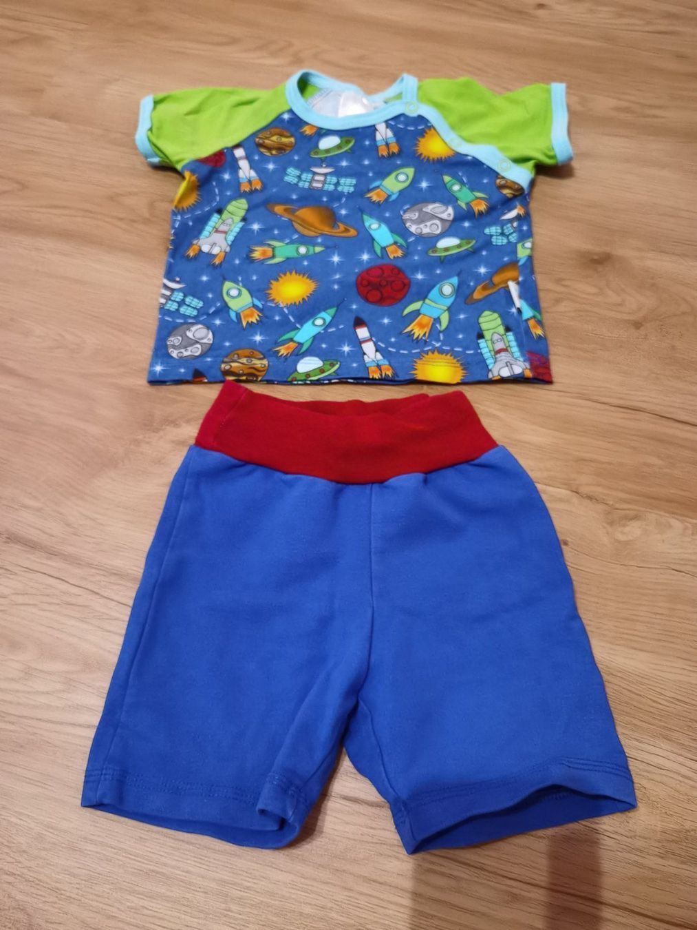 Ensembles coordonnés: Babauba Handmade kurze Hose & Tshirt, 74 Set – D'occasion à Heinrichswil par frankie19860