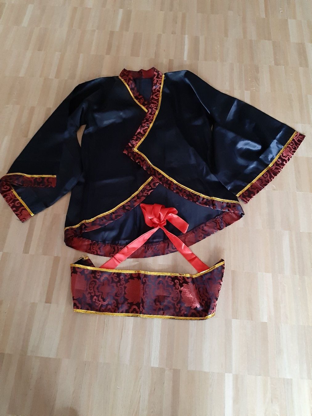 Kimono: Kimonos und Hemden aus Seide – Usato da Altstätten SG venduto da Tschuppben