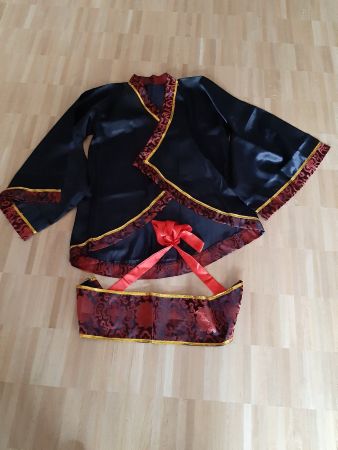 Kimonos und Hemden aus Seide