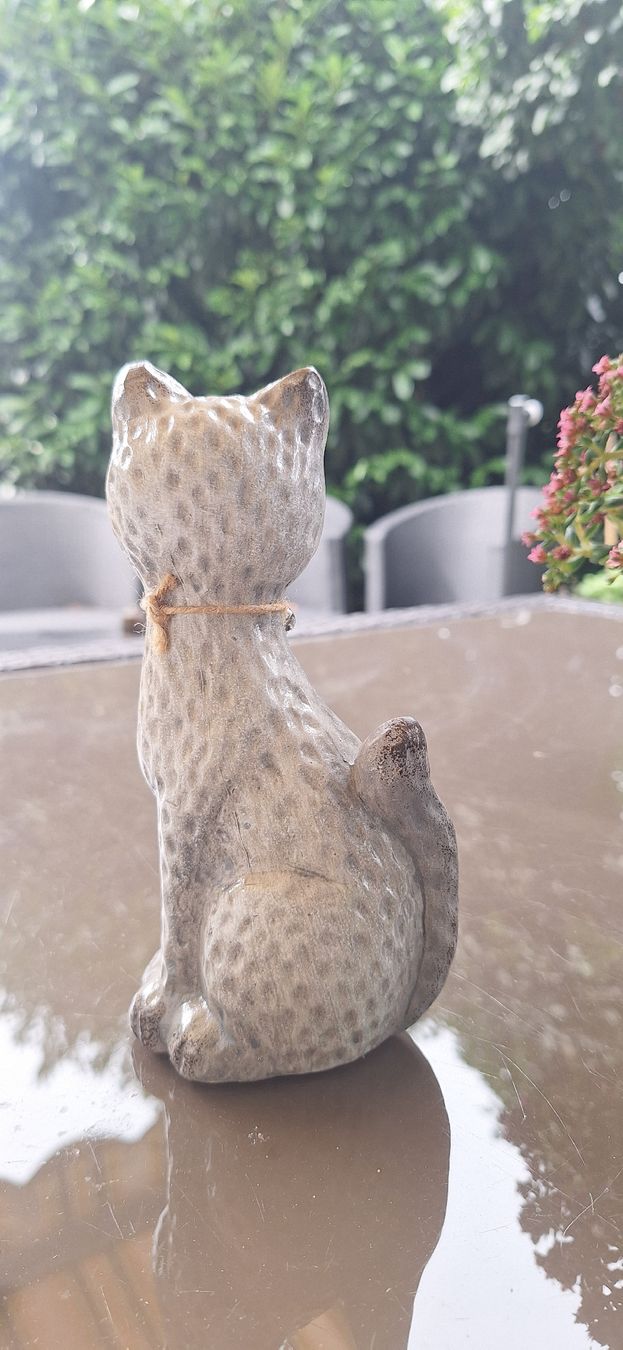 Statuette: Katzenfigur Keramik grau mit Glöckchen – Nuovo (secondo la descrizione) da Gretzenbach venduto da Chillkrot 1