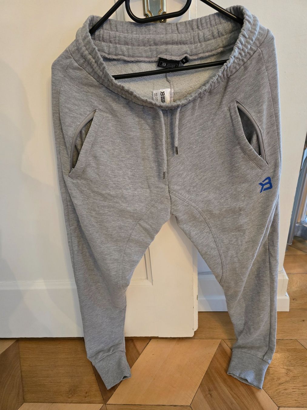 Pantaloni: Better Bodies Tapered joggers – Nuovo (secondo la descrizione) da Grenchen venduto da Lucifero17 2