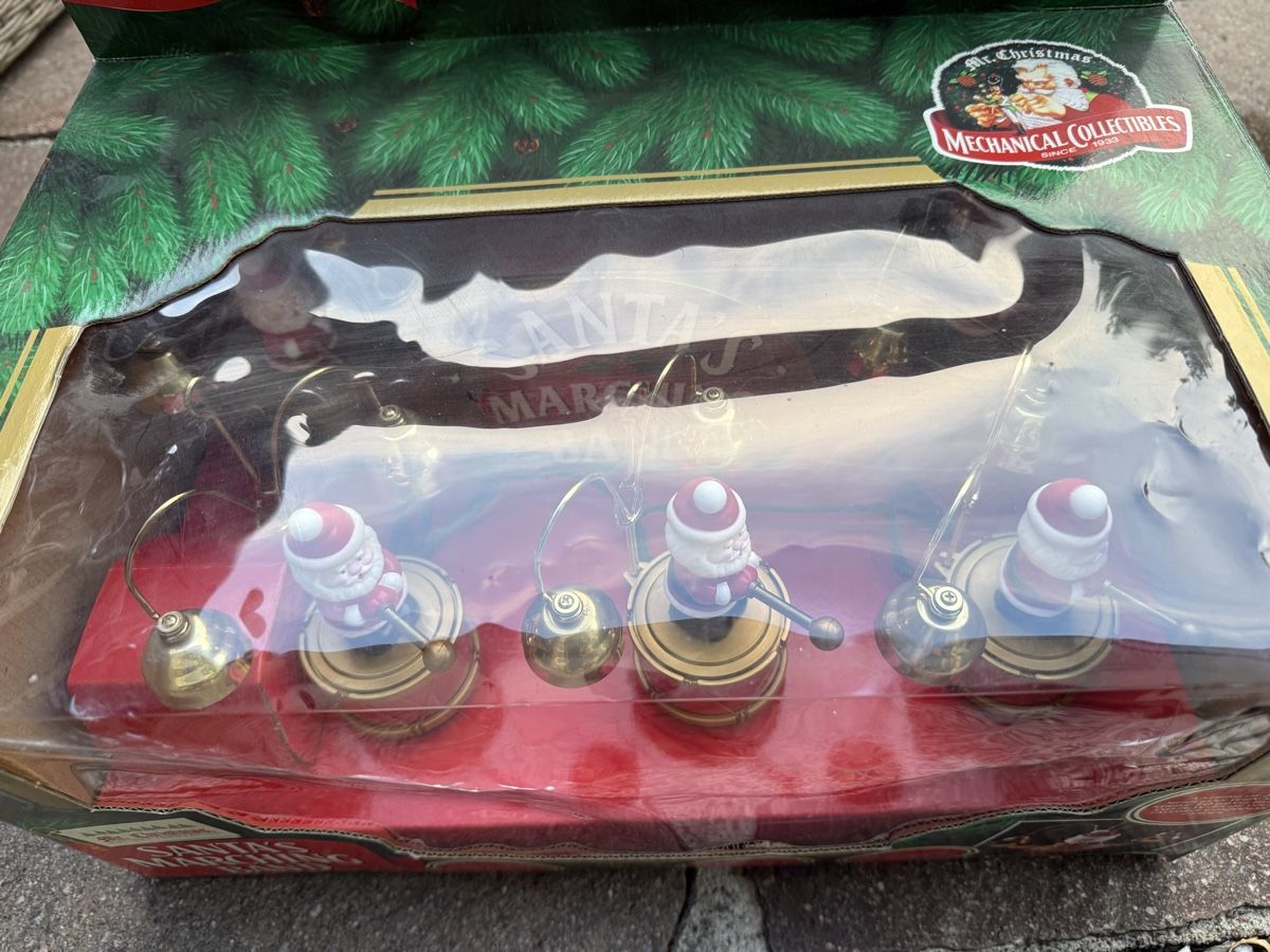 Tutte le decorazioni: Mr. Christmas Santa's Marching Band – Usato da suhr venduto da qwertzu04 3