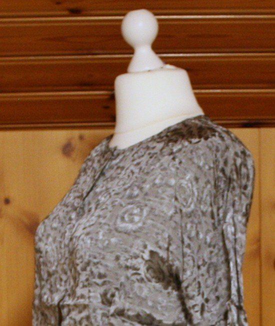 Blusen: Bluse schwarz-silber Gr. M – Gebraucht aus Flüelen von Diversicum-Vintage 4