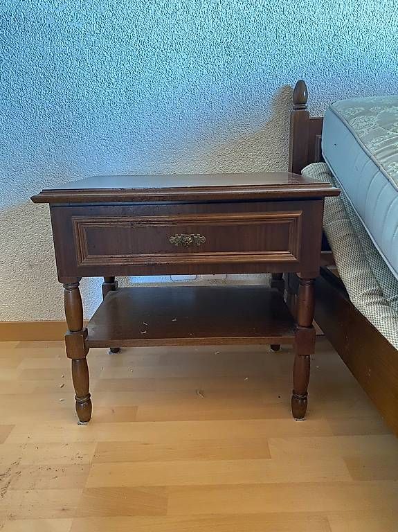 Tables de nuit: 2 antike Nachttische – D'occasion à Gais par kernaless