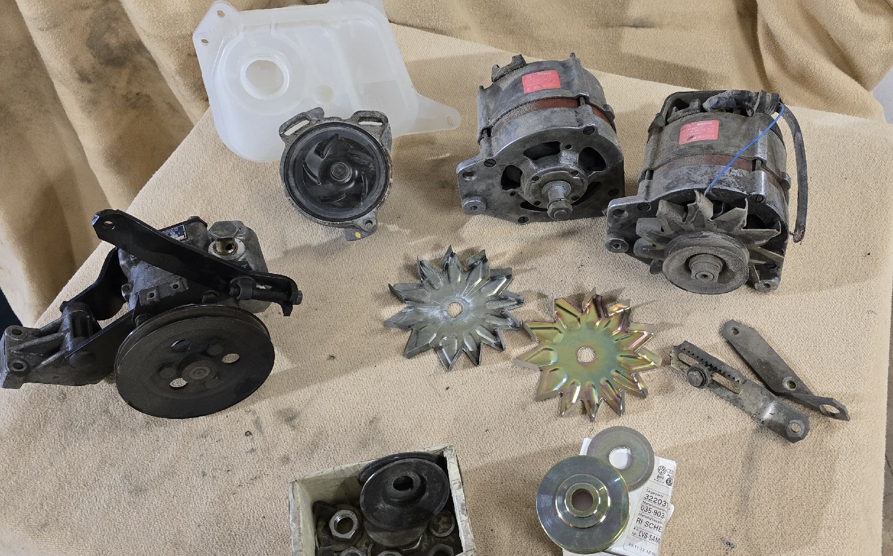 Audi Tutti pezzi di ricambio auto: Audi 80/81/85/90/100 – Usato da Rickenbach Sulz venduto da AE_BI 5