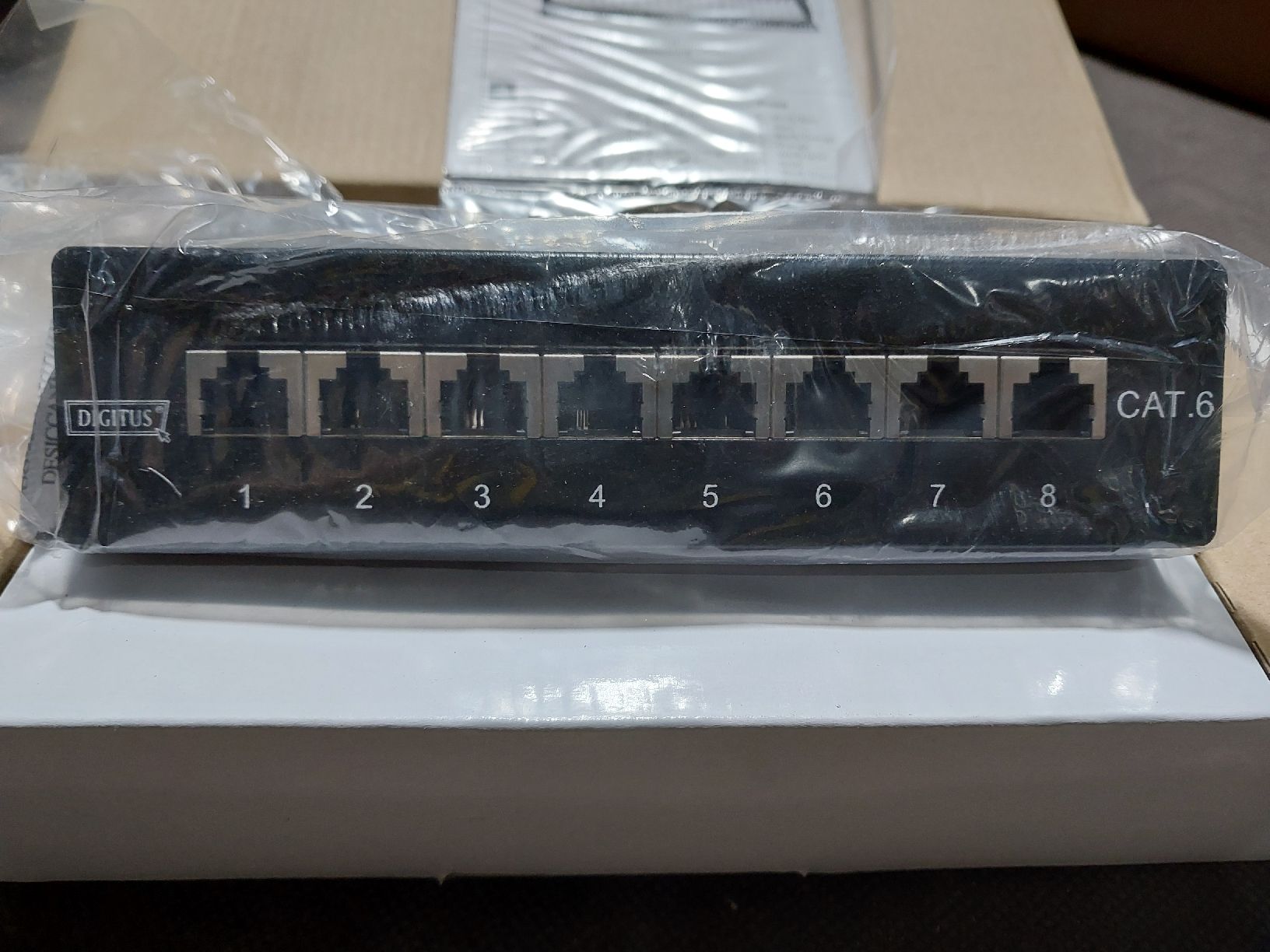 Racks & Cavalletti: OVP DIGITUS CAT 6 Patch Panel, 8 Port Desktop – Nuovo e nell'imballaggio originale da Eglisau venduto da HB9ELV 2