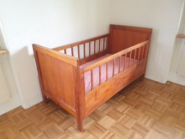 Altes Kinderbett