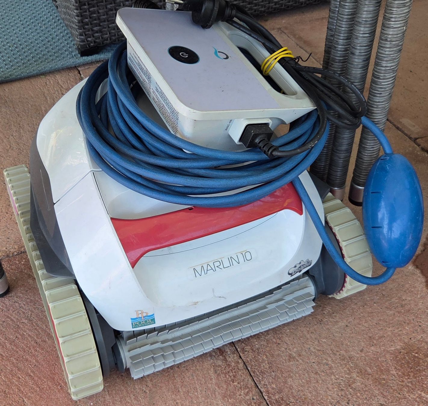 Dolphin Schwimmbad-Zubehör: Poolroboter Dolphin Marlin 10 – Gebraucht aus Winterthur von DeeJayJ