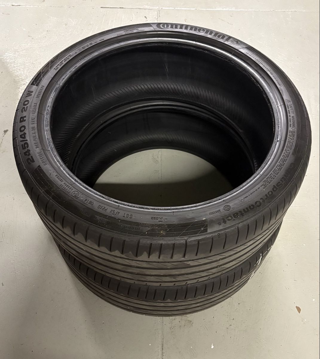 Pneus & Roues: 2x 245/40 R20 Continental  – D'occasion à Derendingen par per_gwh9