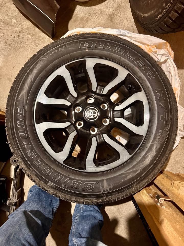 Pneumatici & Ruote complete: 5 roues Toyota Hilux 18" – Usato da Plan-les-Ouates venduto da lmr_d7t5