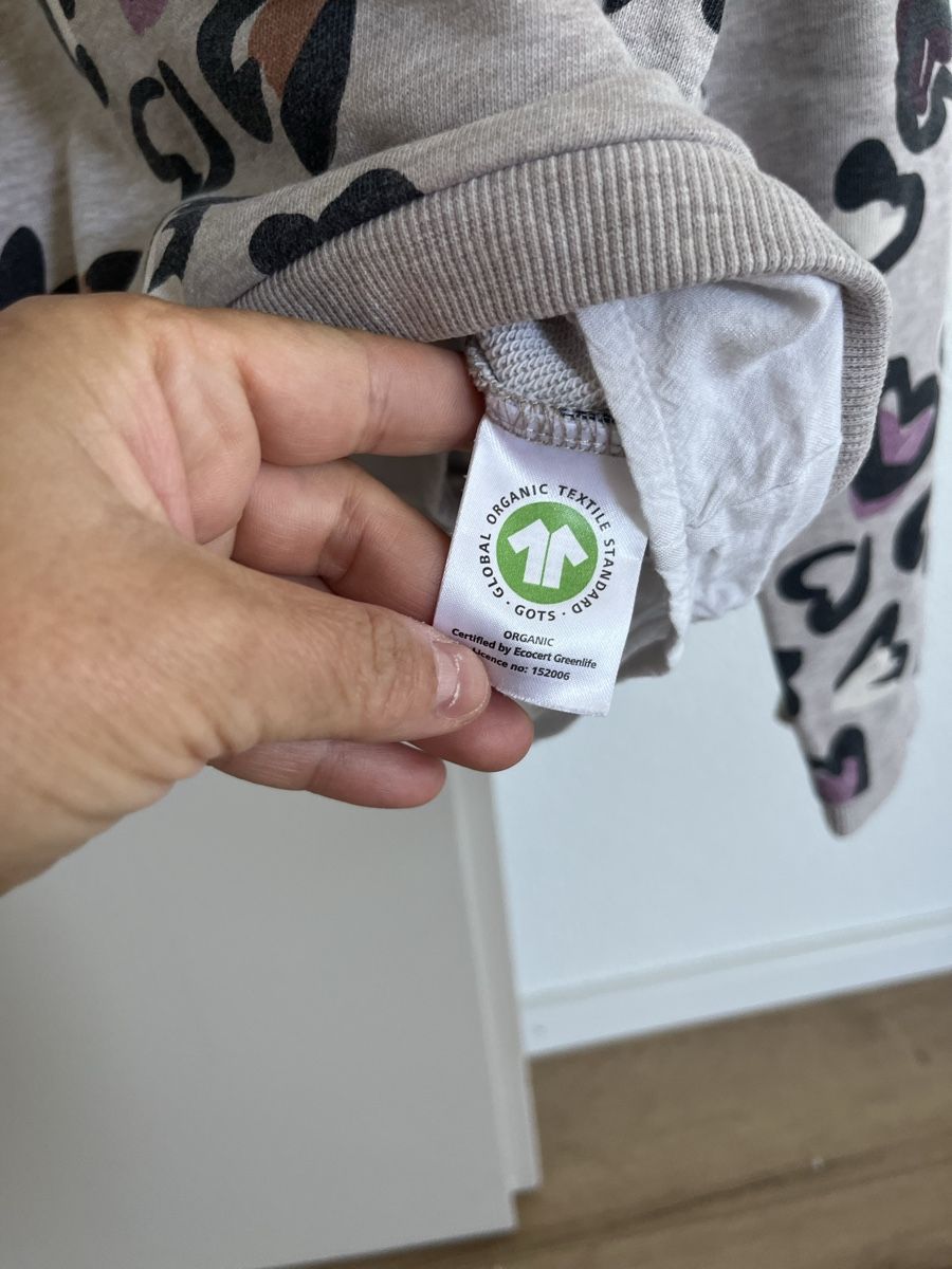Pullover & Sweatshirts: Pullover Polarn O. Pyret Hearts 134/140 used – Gebraucht aus Küssnacht am Rigi von eni_fl2x 3