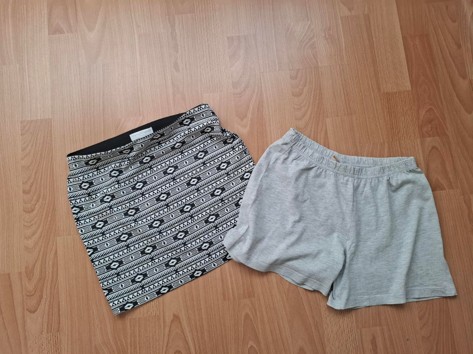 Lotti & Set di vestiti: mini jupe et short – Usato da Porrentruy venduto da Piquetix