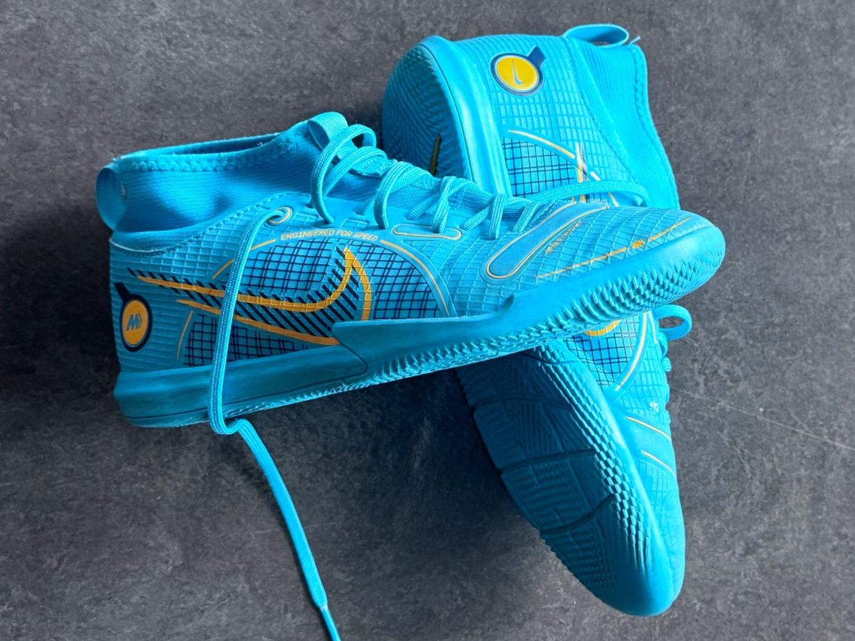 Nike Chaussures hommes: Nike Hallenschuh, Gr. 37.5 – D'occasion à Baar par qsi2005