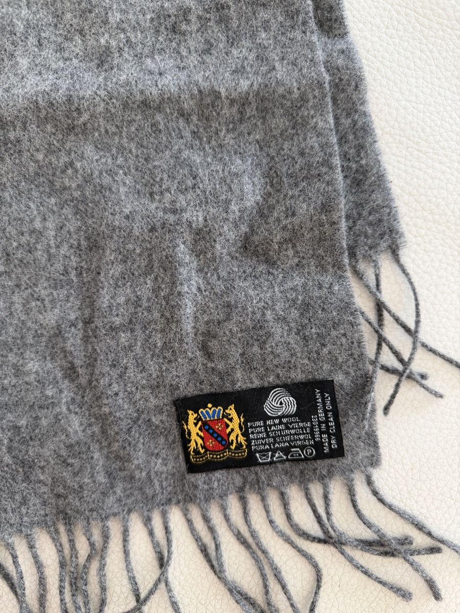 Foulard & Sciarpe: Wolle Schal – Usato da Opfikon venduto da Luis144 1
