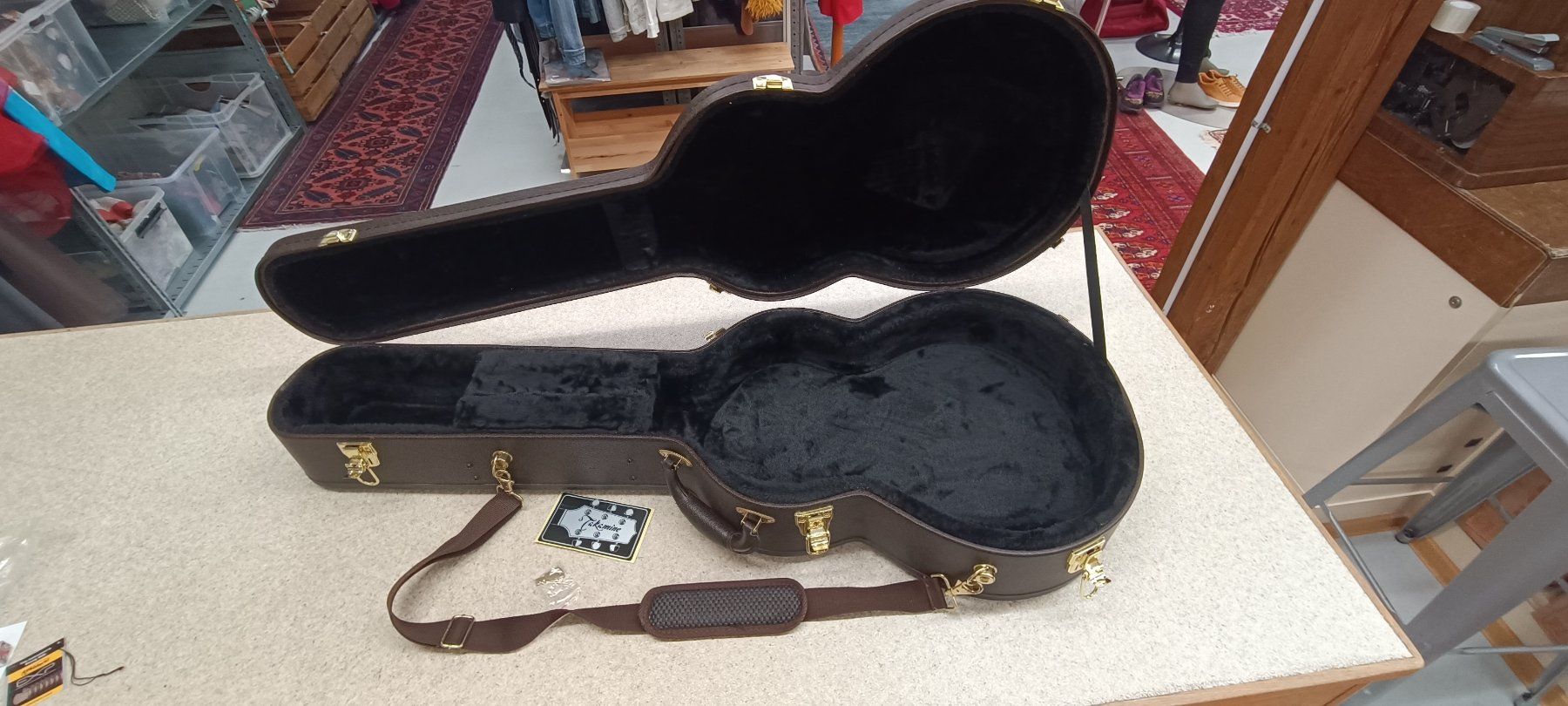 Valigie: Takamine Gitarrenkoffer – Usato da Reiden venduto da Zofi-Brocki 4