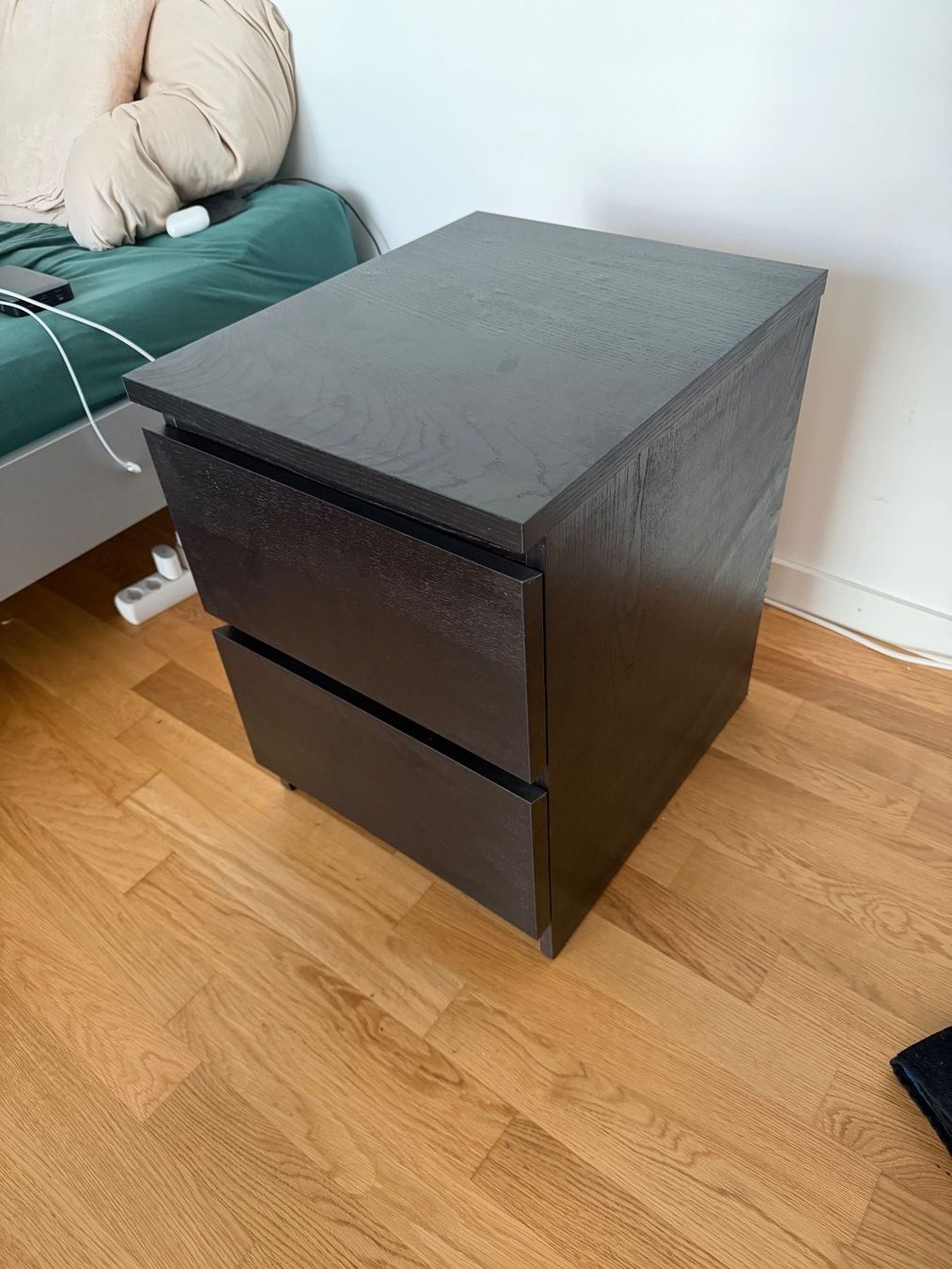 Ikea Tables de nuit: Ikea Malm Nachttisch – D'occasion à Luzern par LivioTheiler 3