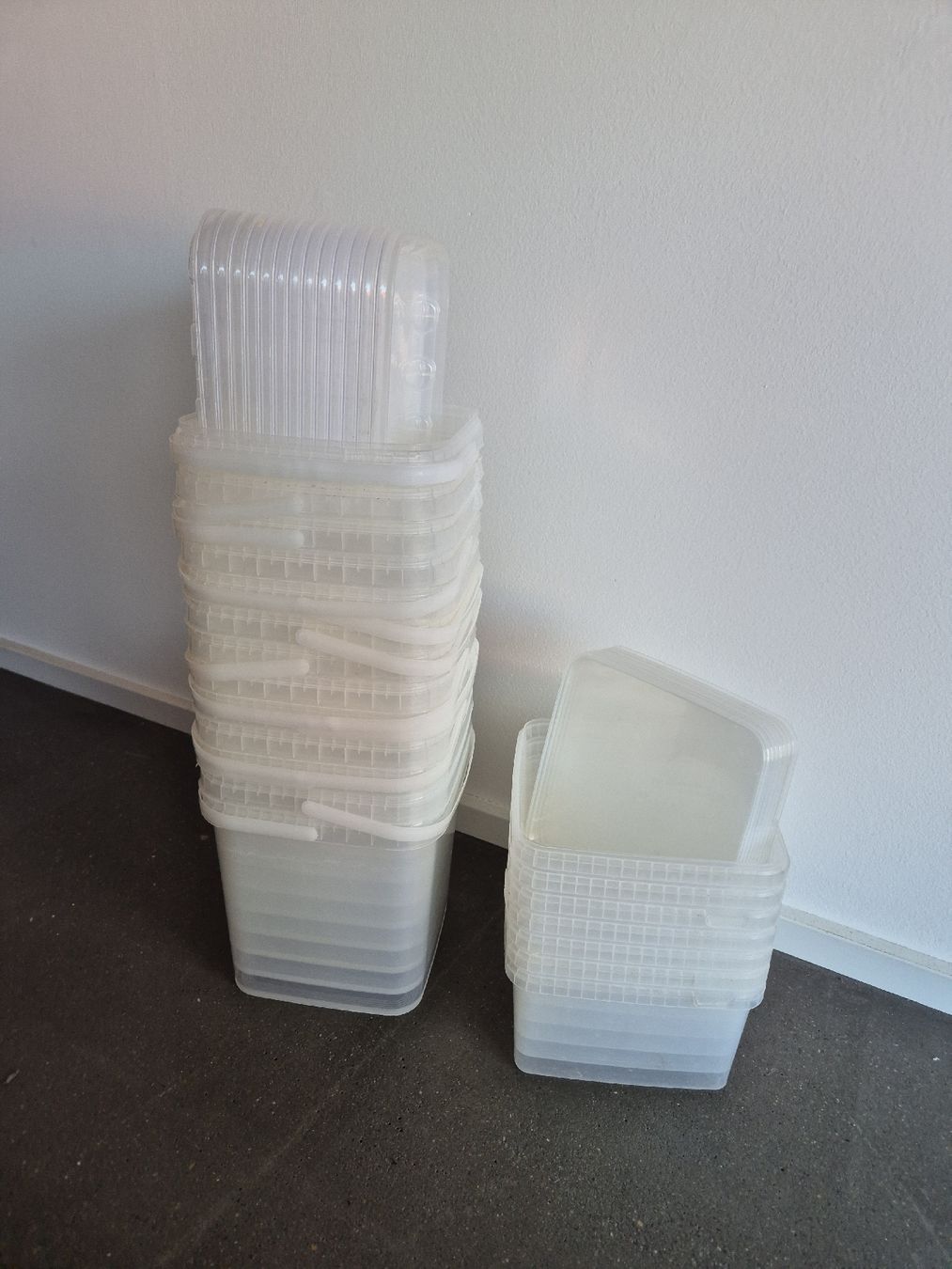Caisses de transport: Plastik behälter – D'occasion à Neuenkirch par Svenson19