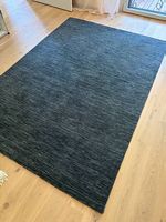Schöner Teppich aus Wollgemisch