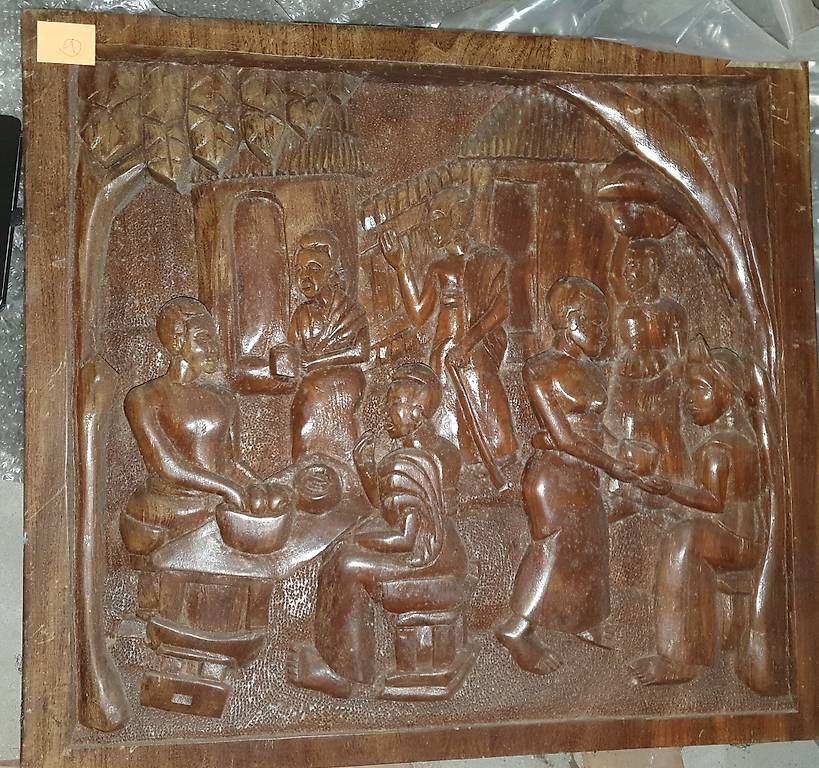 Foto & Immagini: Holzbild von Hand geschnitzt aus Afrika.  Dorfgemeinschaft – Usato da Oberdorf SO venduto da Gigijs 1