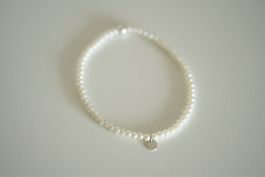 Perlenarmband mit kleinem Anhänger aus 925 Silber