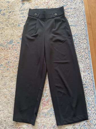 Schwarze Stoffhose von JDY - Grösse S/30 - Neuwertig!