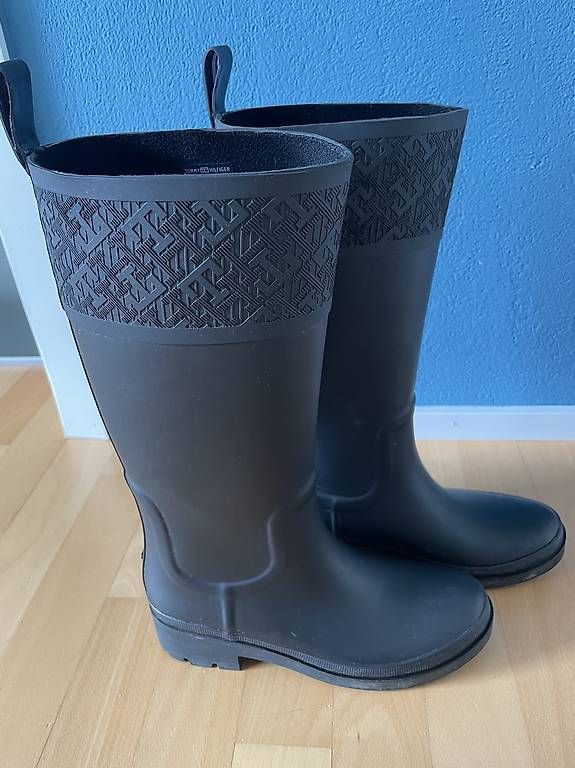 Tommy Hilfiger Scarpe da donna: Tommy Hilfiger Gummistiefel Gr. 41 – Usato da Bad Ragaz venduto da Roselyyn 1