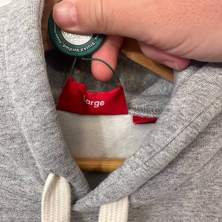 Maglioni & Felpe: Supreme Small Box Kapuzenpullover, L, SS26, Grau meliert, DS – Nuovo e nell'imballaggio originale da Basel venduto da boysnoize 3