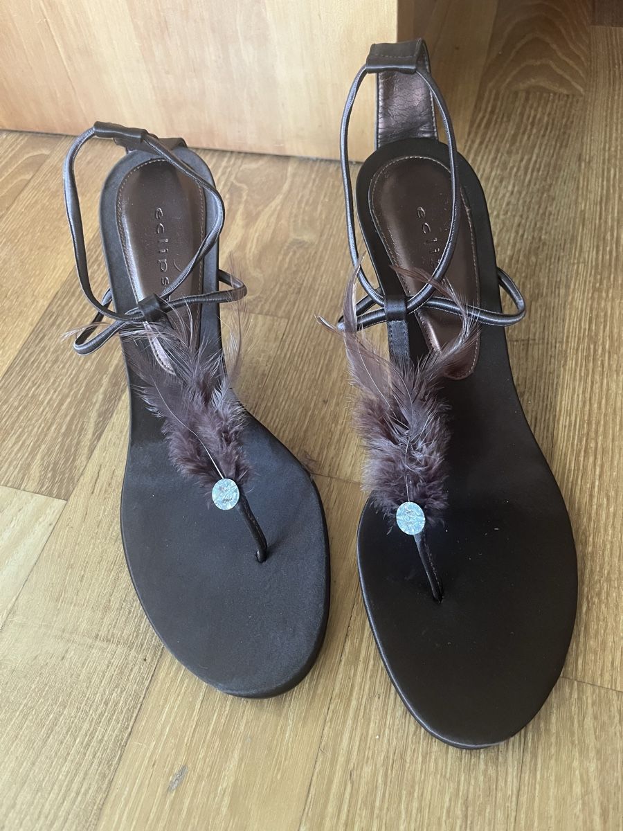 Scarpe da donna: Sandaletten Eclipse braun mit Federn - NEU 🤎 – Nuovo (secondo la descrizione) da Zürich venduto da tsunrise122