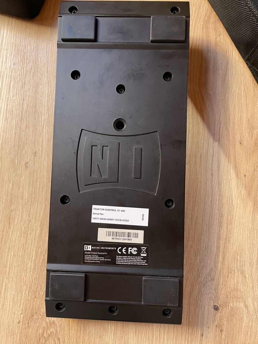 Sistema di controllo: Traktor Kontrol X1 MK1 - Inklusive Case – Usato da Bern venduto da dmy_n82l 3