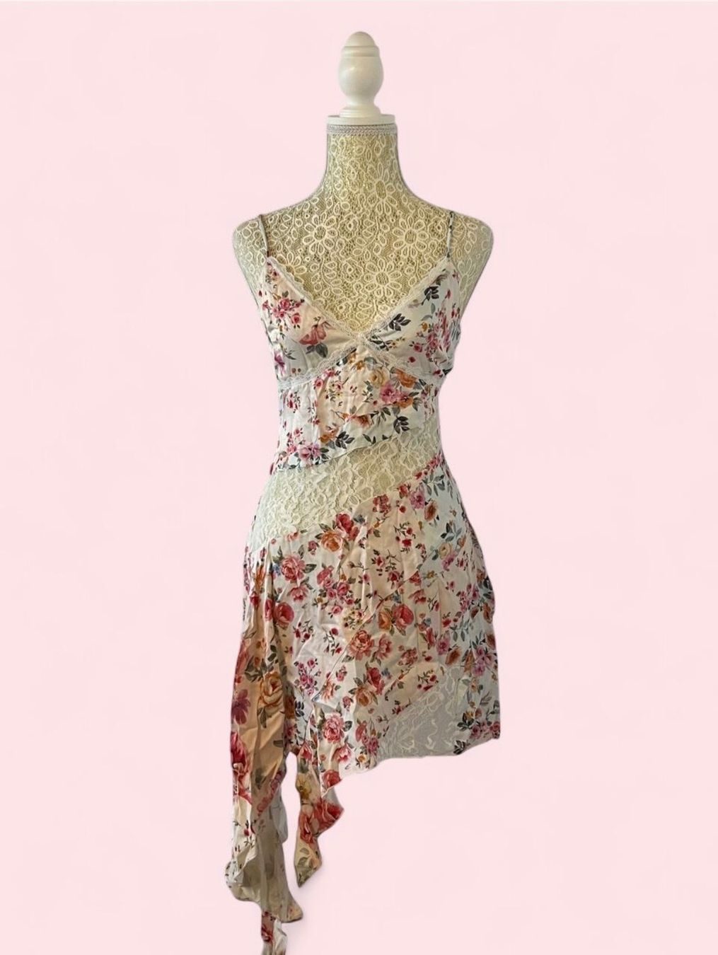 Bershka Vestiti: Y2K floral lace mini dress – Nuovo (secondo la descrizione) da Otelfingen venduto da houseofstae 3