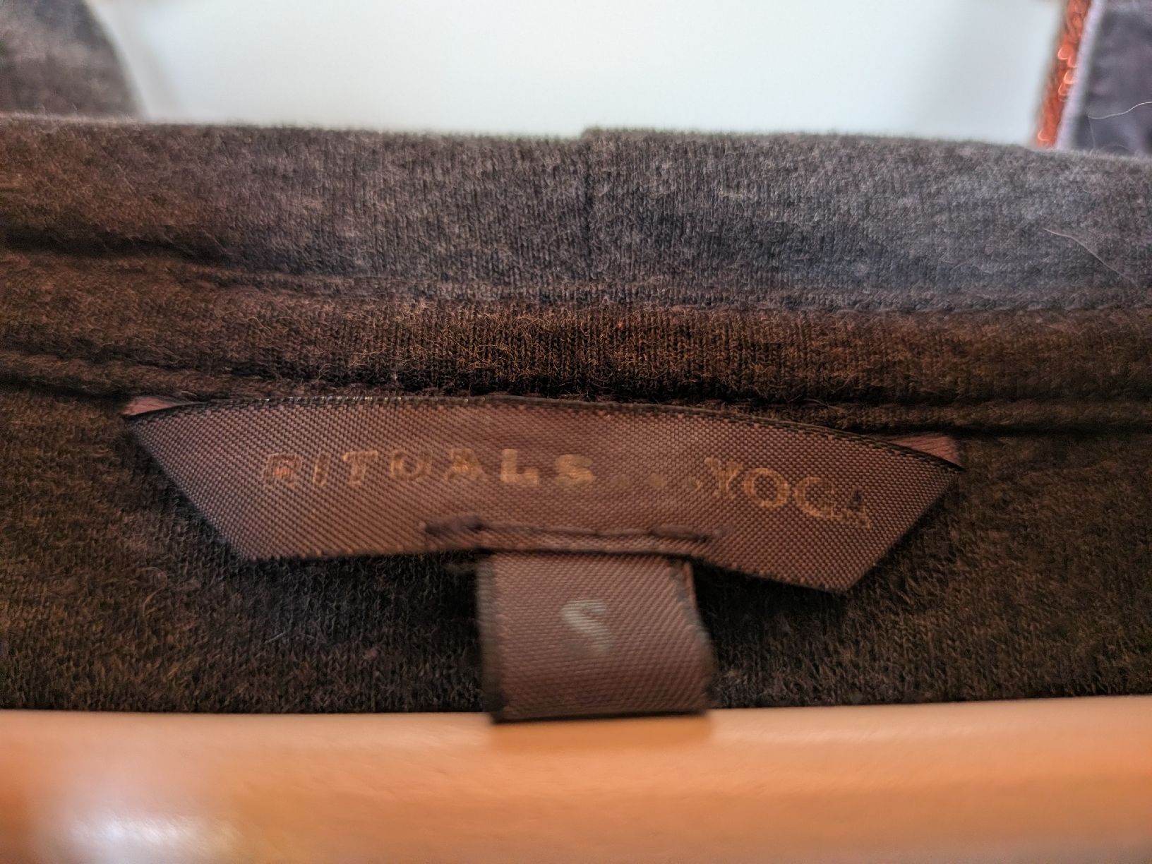 Pullover & Sweatshirts: Rituals Yoga Pullover – Gebraucht aus Tüscherz-Alfermée von Lake__01 2