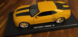 Modellauto 2010 Chevrolet Camaro SS gelb mit Displayständer