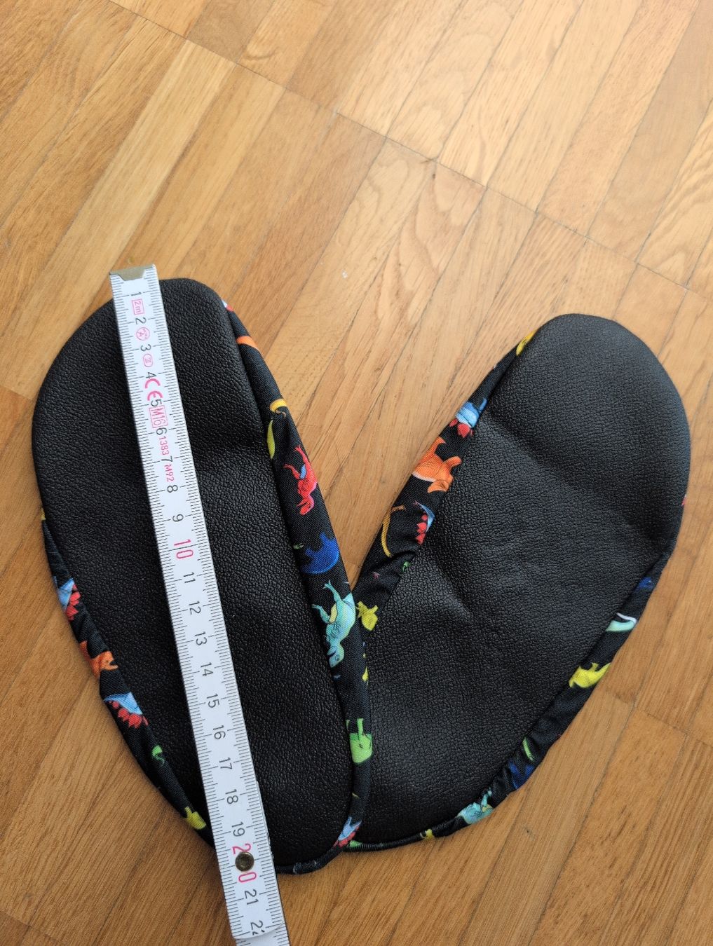 Schuhe für Jungen: Slipstop DinoMotiv Grösse ca.33 neu – Neu (gemäss Beschreibung) aus Schwerzenbach von _charme_ 2