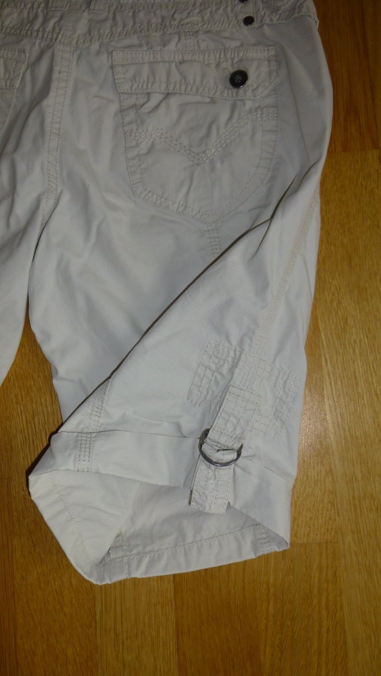 Esprit Pantaloni: Bermuda-Shorts Damen, Esprit, beige, Grösse 34 – Usato da Triengen venduto da misterpicknicker 2
