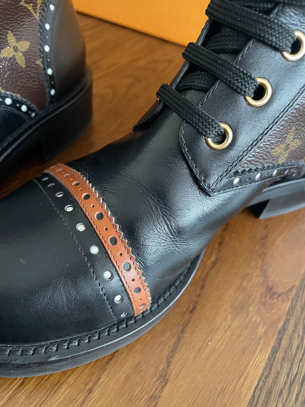 Louis Vuitton Scarpe da donna: Louis Vuitton Boots - Wonderland Flat Ranger – Nuovo (secondo la descrizione) da Zürich venduto da JessGar 2