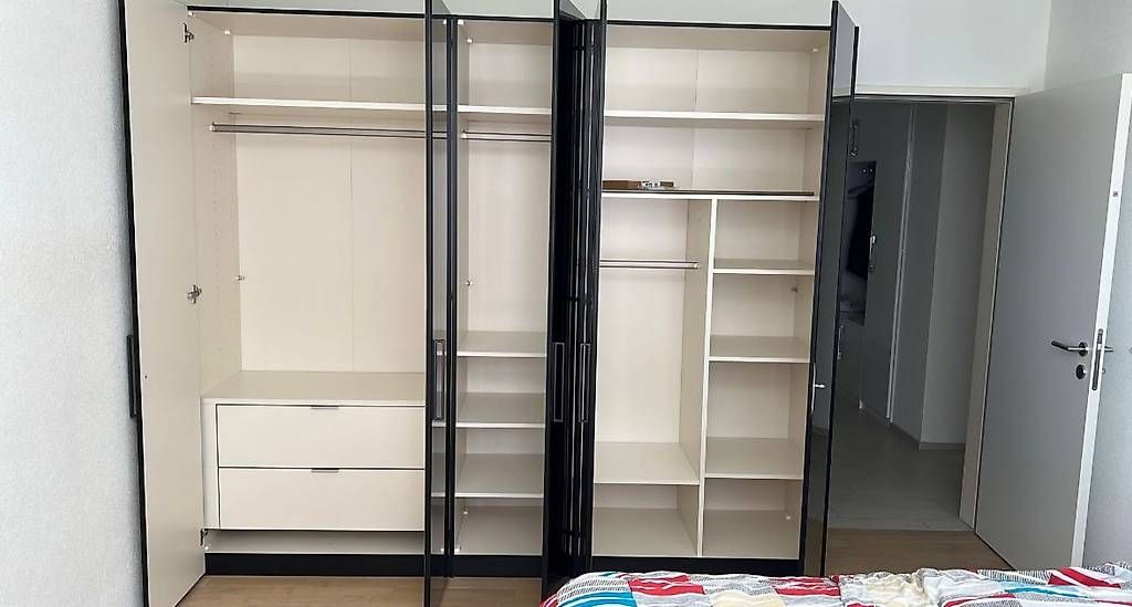 Armadi: Moderner Kleiderschrank mit Spiegel – Usato da Suhr venduto da Norio3 1