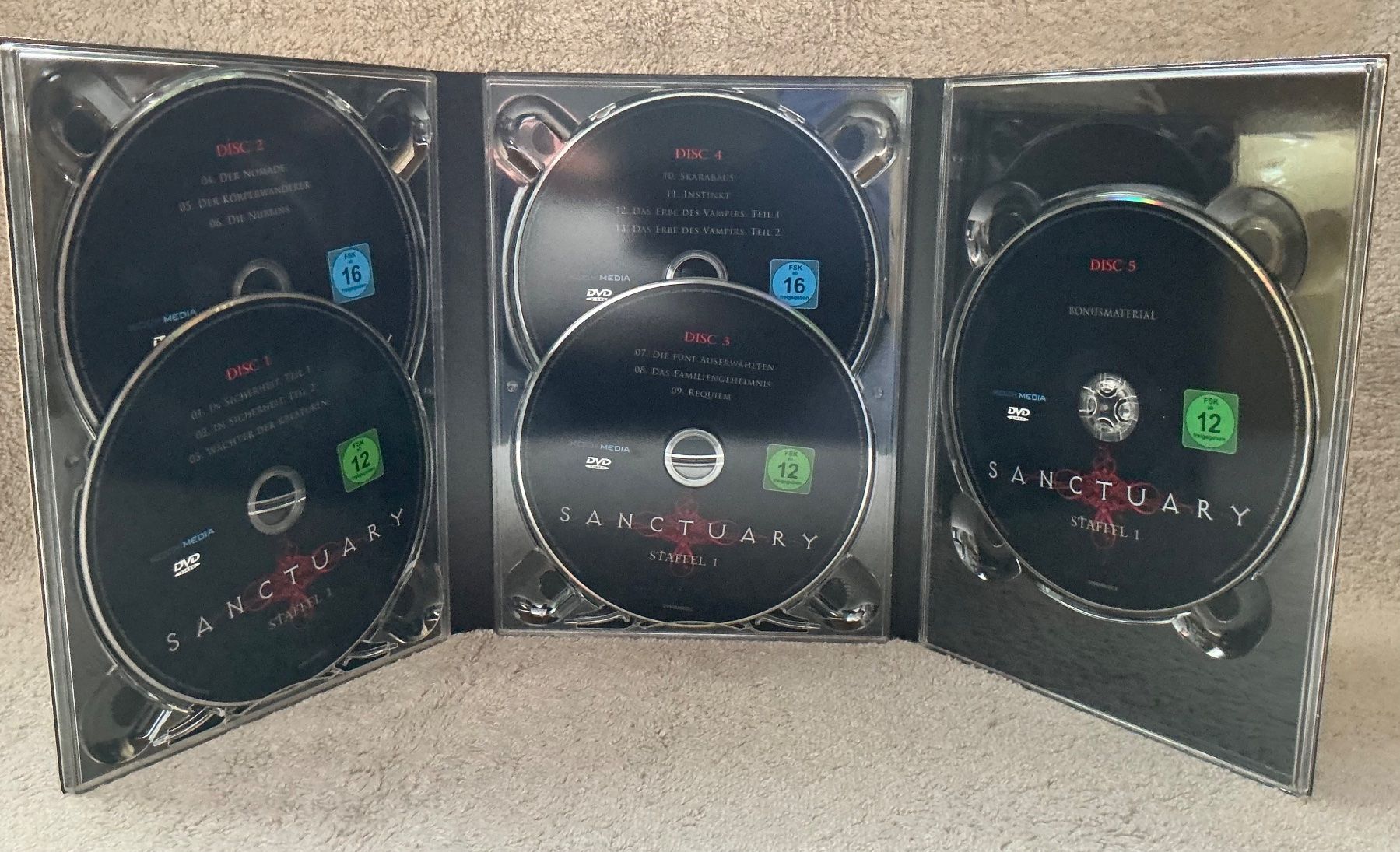 Tutti i DVDs: SANCTUARY - Staffel 1 (De-En) – Usato da Wolfhausen venduto da uchuva26 3