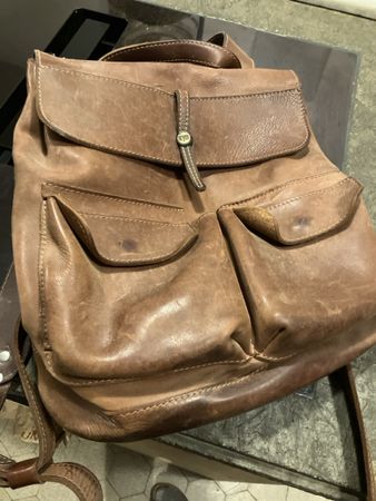 Rucksack aus braunem Leder mit Innenfächern gebraucht