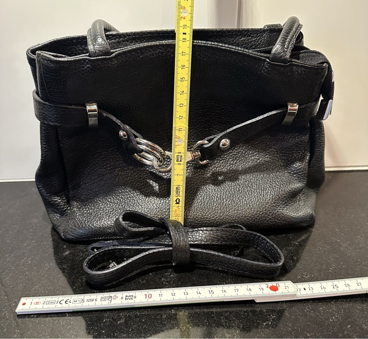 Borse da donna: Schwarze Ledertasche Handtasche inkl. Schultergurt – Nuovo (secondo la descrizione) da Münsingen venduto da Innchen 7