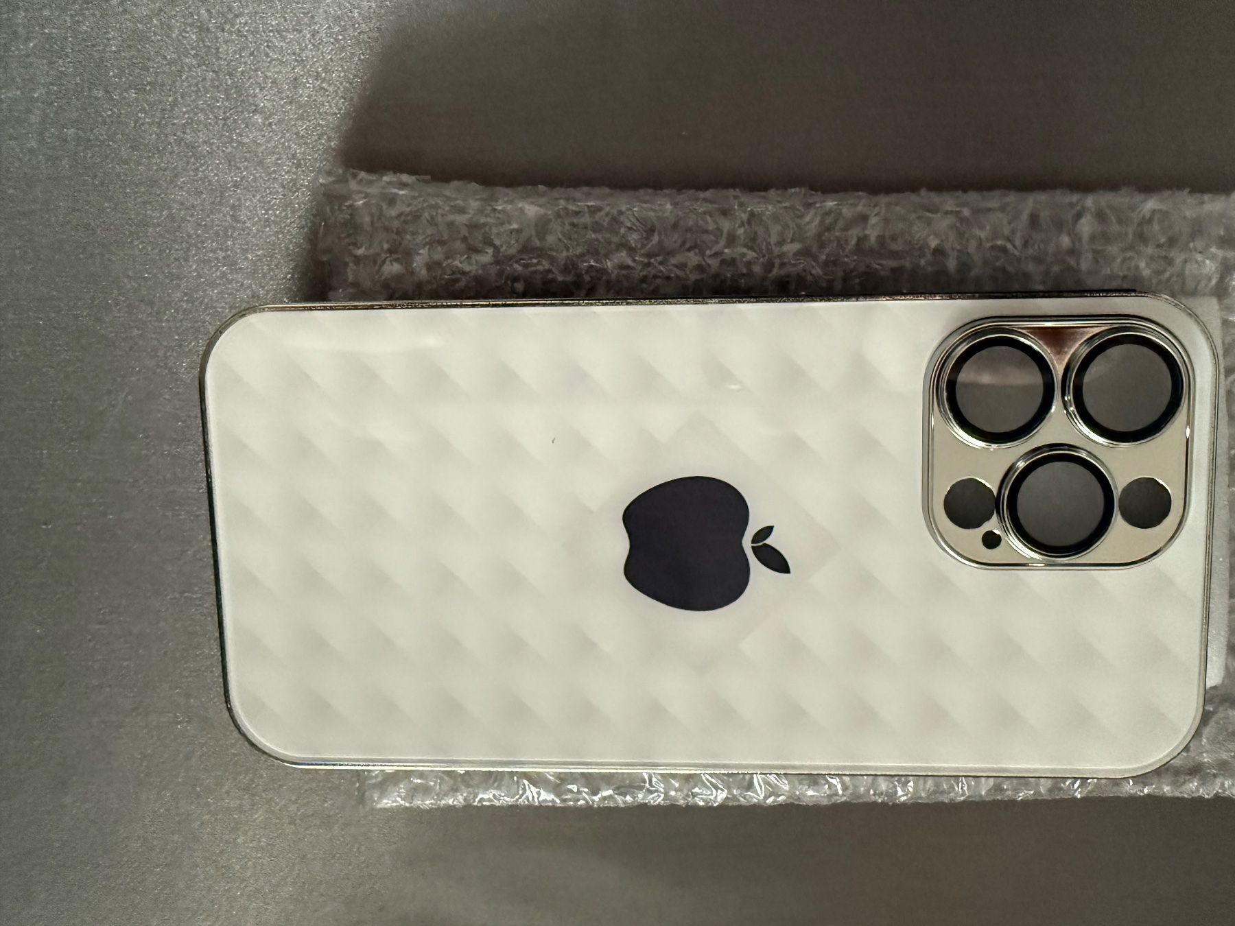 Cover & Protezioni schermo: iPhone 16 pro Max Handy Hülle Apple Motiv, Neu – Nuovo e nell'imballaggio originale da Kehrsatz venduto da Matumbaaa 5