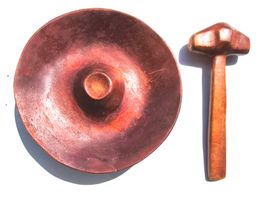 Holz-Nussknacker Schale mit Holzhammer, antik