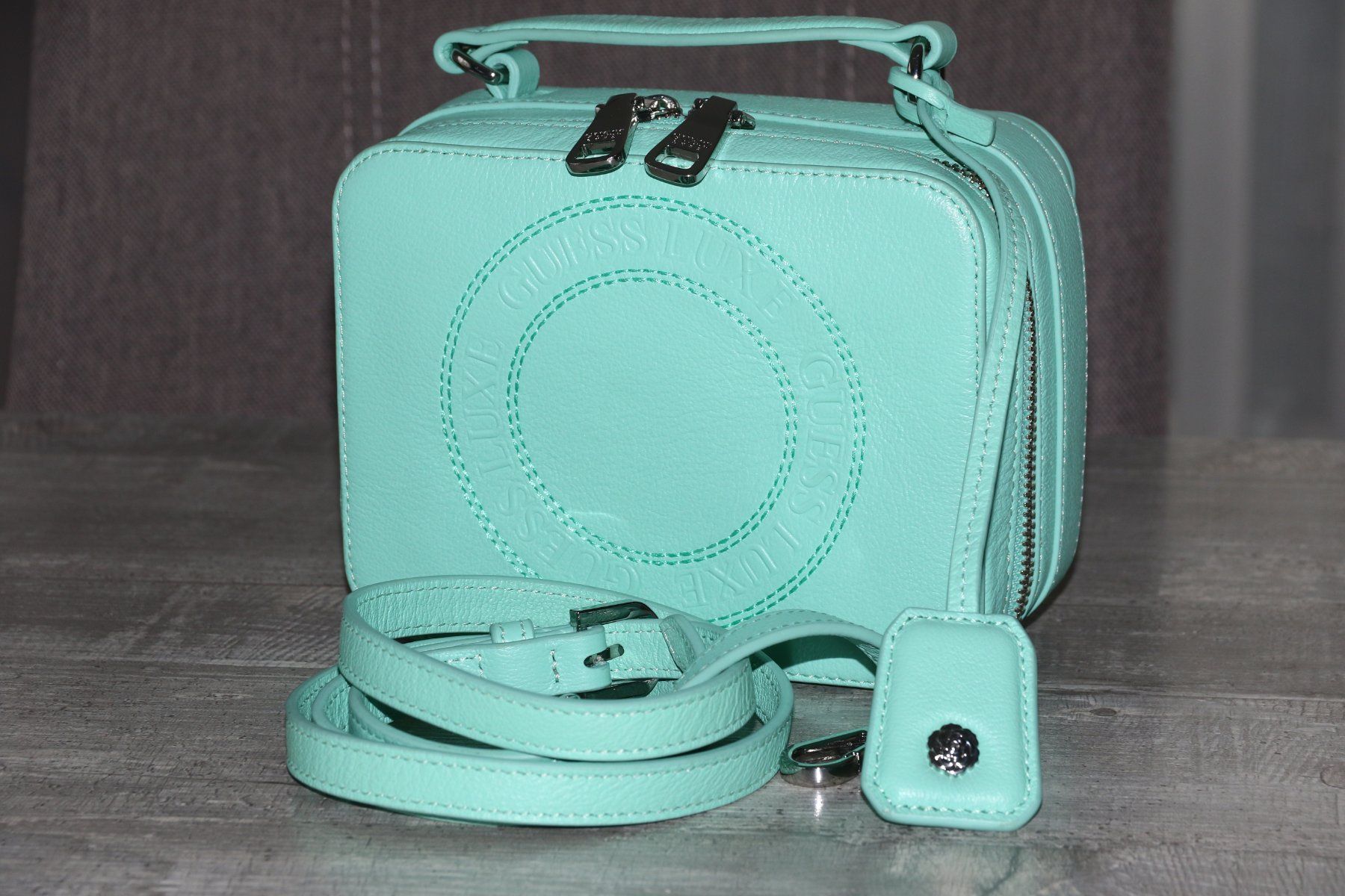 Guess Borse da donna: Neue hübsche GUESS Tasche – Nuovo e nell'imballaggio originale da Oberwil-Lieli venduto da Svetlana28 9
