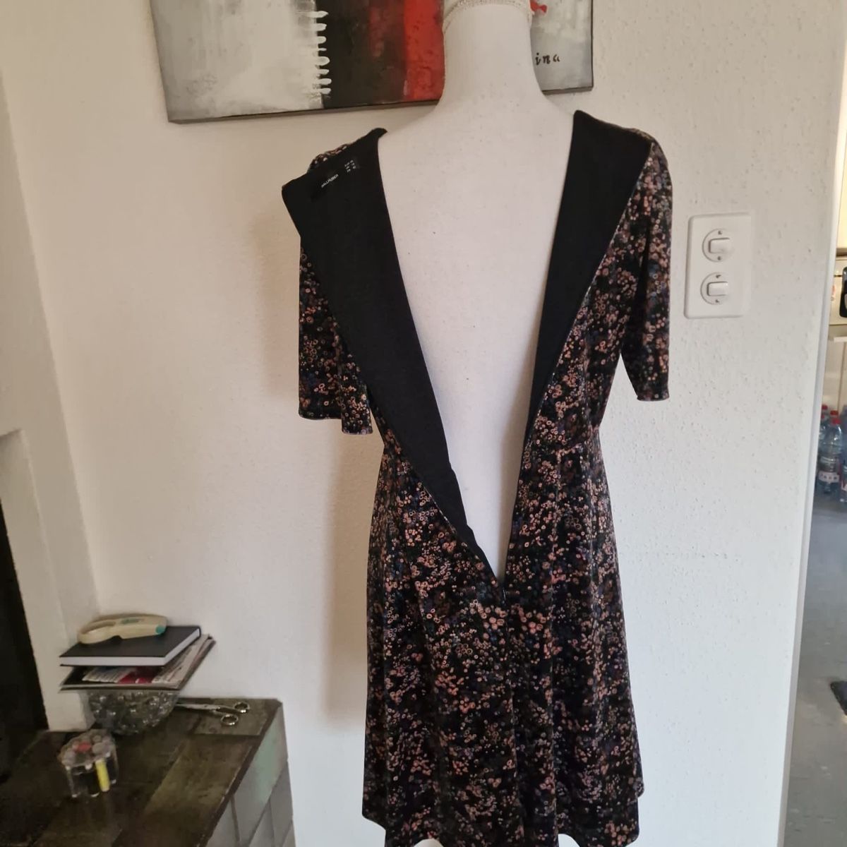 Hallhuber Vestiti: Hallhuber Samtkleid  schwarz bunt gemustert – Usato da St. Gallen venduto da mania03 2
