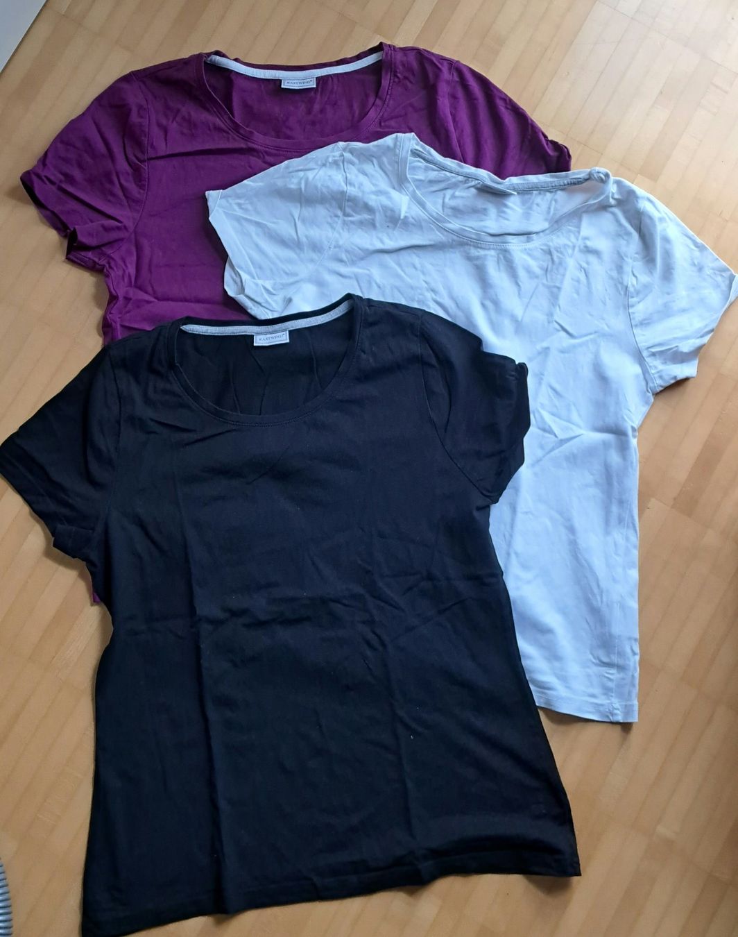 T-shirt: 3er Pack T Shirts Eastwind – Usato da Küssnacht am Rigi venduto da AutoVilla