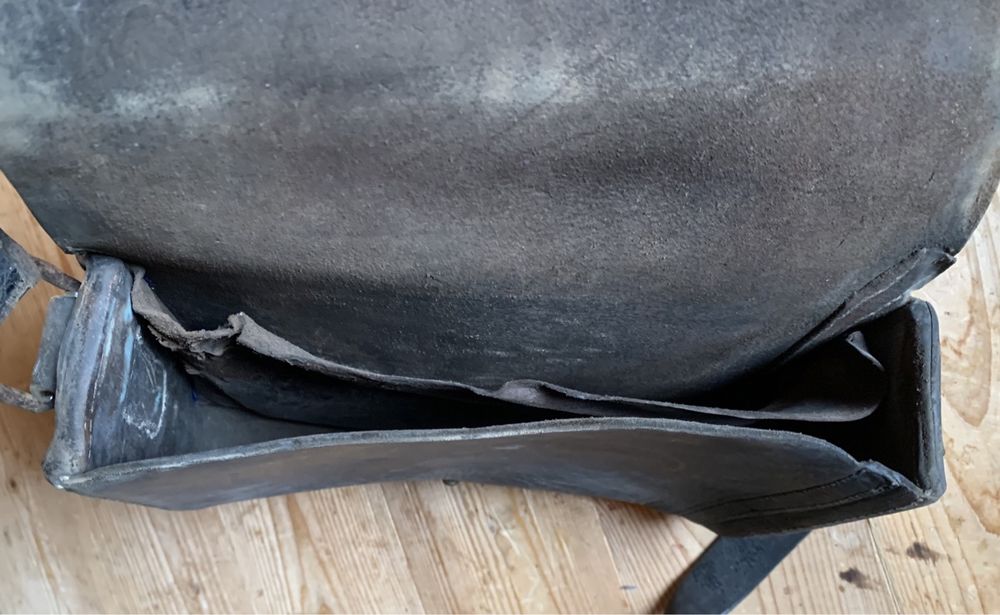 Alte Ledertasche der CH Armee 4