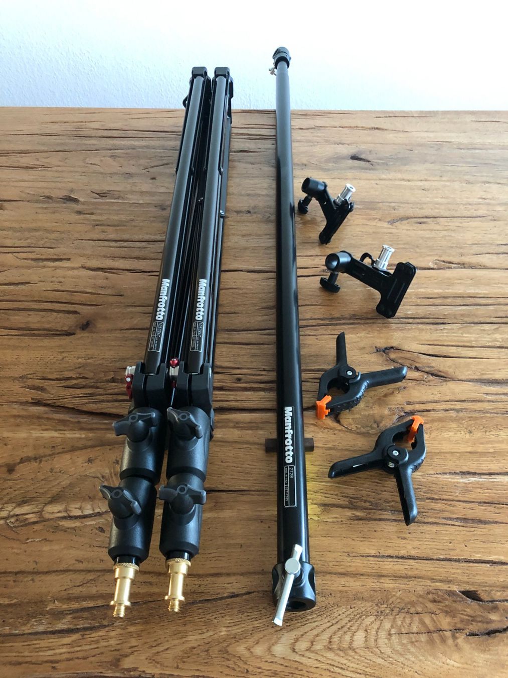 Manfrotto Wandhalterungen: Manfrotto 1314B Hintergrund-Kit, 2 Stative + Querstange – Neu (gemäss Beschreibung) aus Zürich von bus_xy27