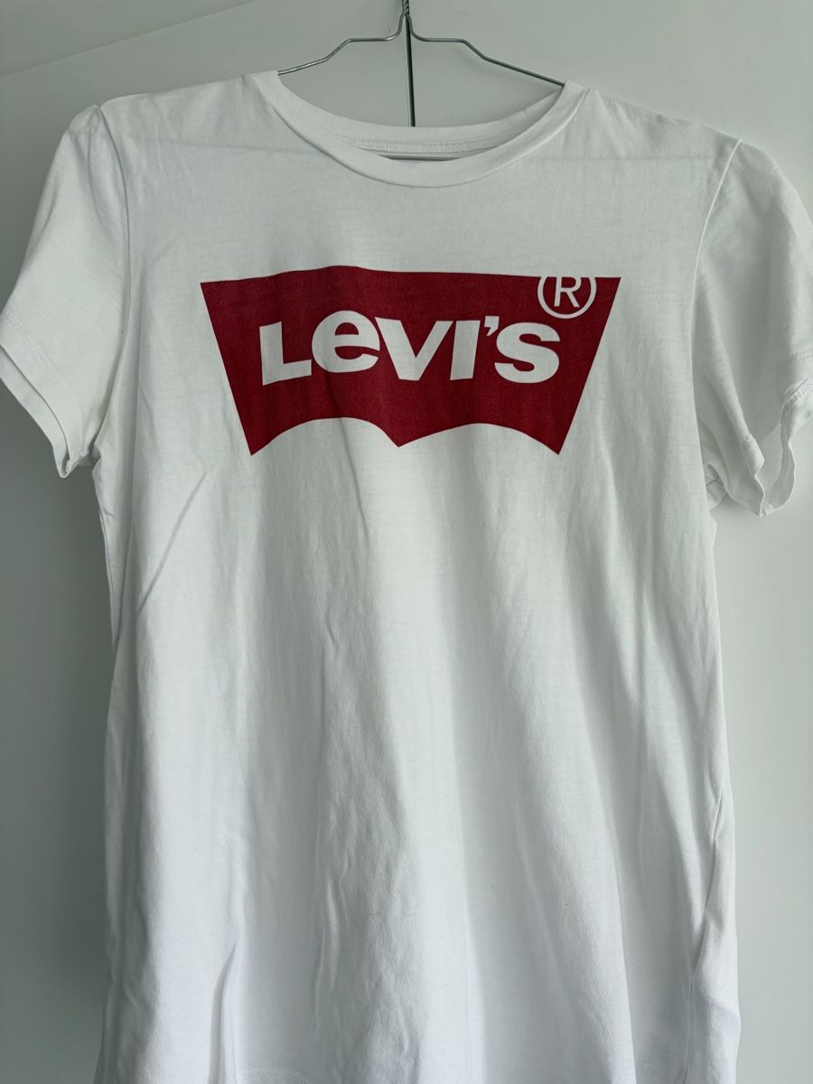 Levi's T-shirt: Levi T-Shirt – Usato da Uitikon-Waldegg venduto da Sablink