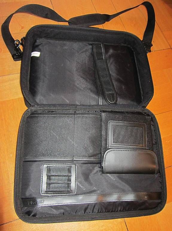 Borse: Sacoche noire pour ordinateur à revendre – Usato da Gland venduto da bug_s7rw 1